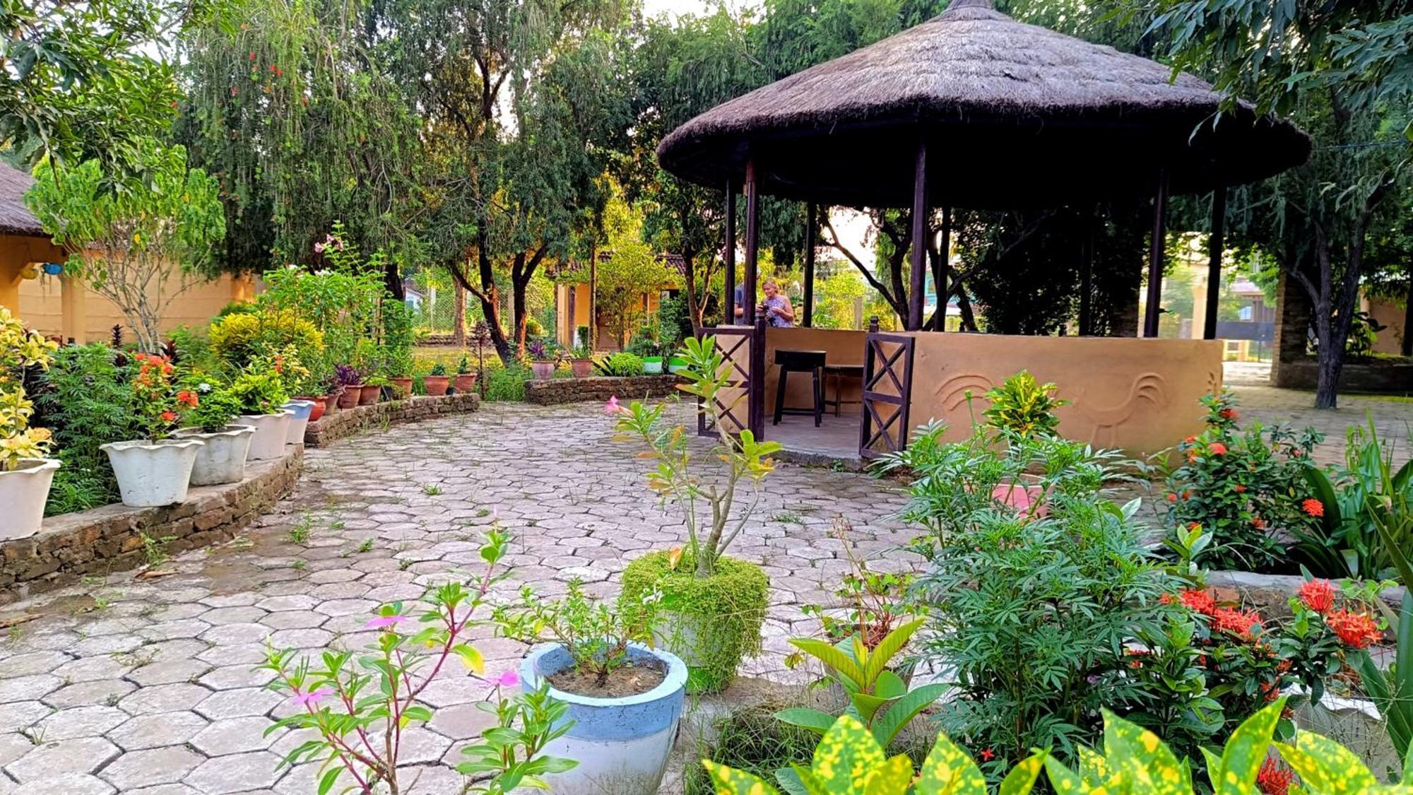 Mr. B'S Place Bardiya Bagian luar foto