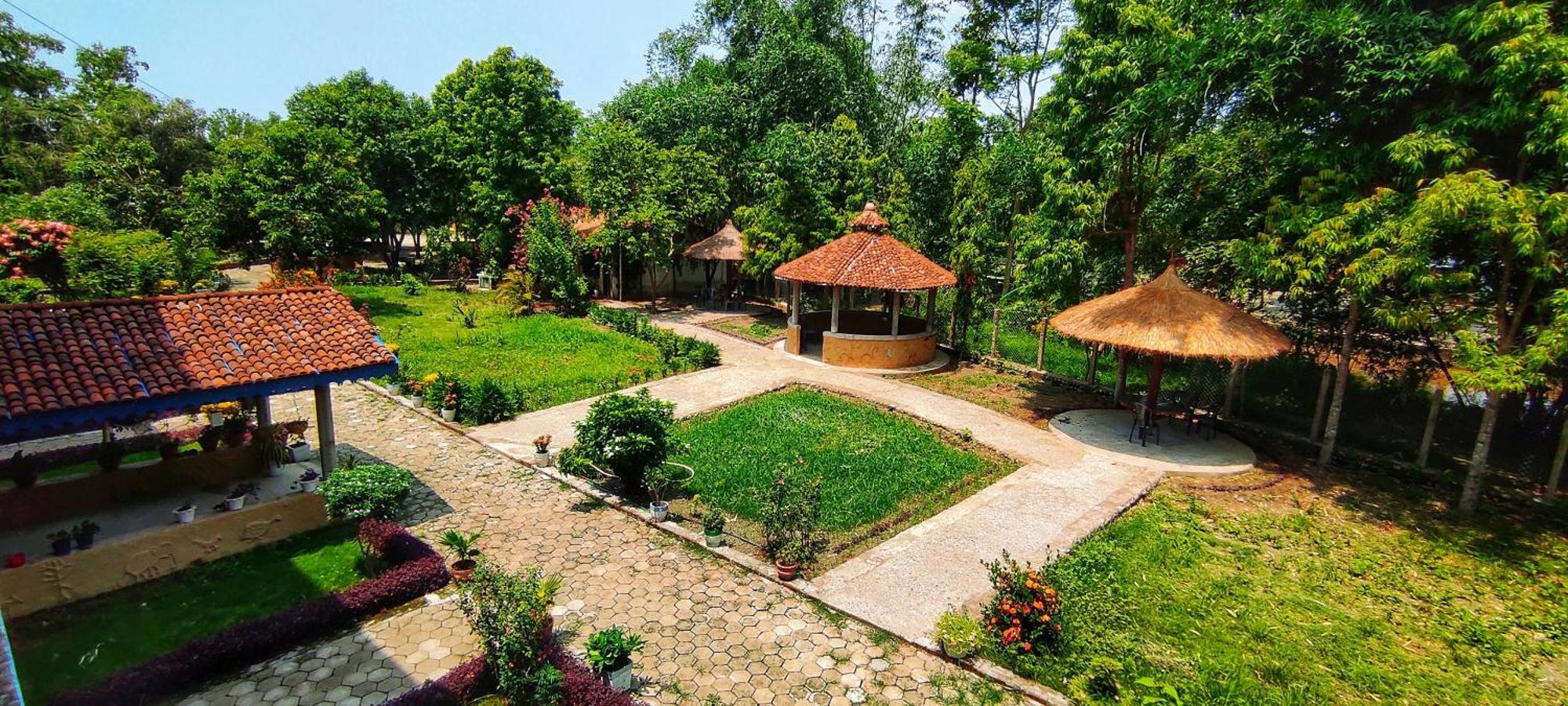 Mr. B'S Place Bardiya Bagian luar foto