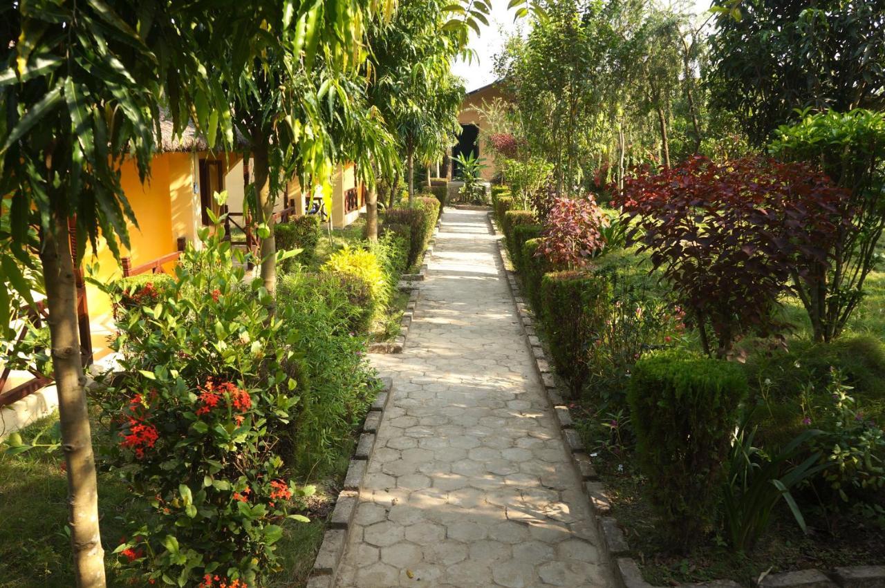 Mr. B'S Place Bardiya Bagian luar foto